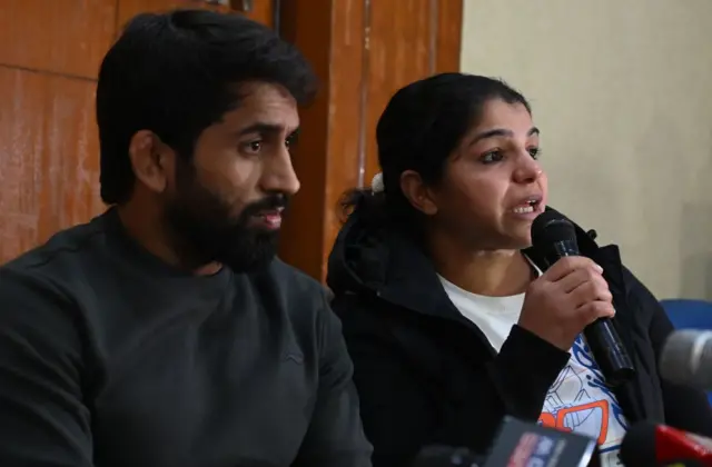 साक्षी मलिकने कुस्ती सोडली, आता बजरंग पुनियाने परत केला पद्मश्री पुरस्कार