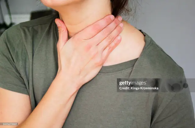 Gabadh taabanaysa qanjirkeeda Thyroid-ka 