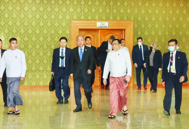 စစ်ခေါင်းဆောင် နဲ့ မစ္စတာ ဘန်ကီမွန်းတွေ့ဆုံ