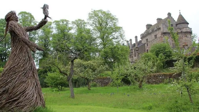 ফকল্যান্ড প্রাসাদ