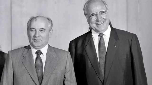 Mijaíl Gorbachov y Hermut Kohl