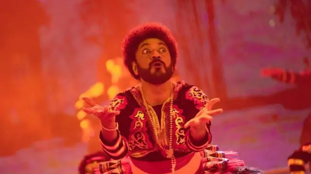 ඔහු සිනමා නළුවෙකු ලෙස තැබූ පියවර කූටප්‍රාප්තියට පත් වූයේ, කේරළ සිනමාවේ ‘ලක්නව්’ නමැති මලයාලම් චිත්‍රපටයෙහි ප්‍රධාන චරිතයට තෝරා ගැනීමත් සමග ය.