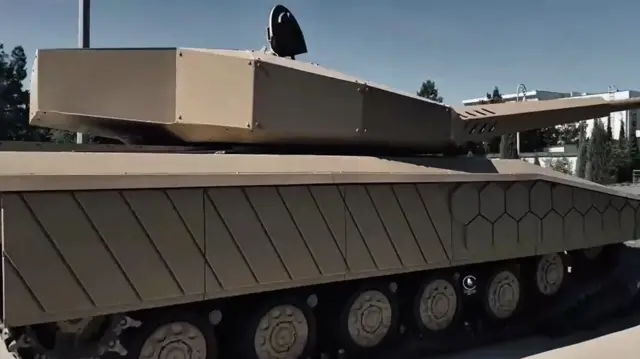 Тошкентда намойиш этилган Т-64 танкининг модицификация қилинган шакли