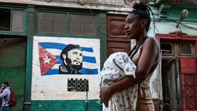 Uhaba wa mafuta na kukatika kwa umeme ambavyo vimekuwa vikikumba Cuba kwa miezi mitatu sasa vinaathiri vibaya maeneo mengi, kuanzia huduma za afya hadi mawasiliano.