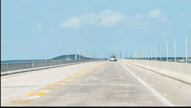 Wadadan weyn ee ka soo hor jeedda badweynta ayaa ka dhigtay Florida meel loo dalxiis tago.
