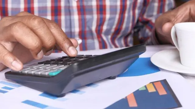 বিভিন্ন খাত থেকে আরও বেশি ভ্যাট আদায়ের সুযোগ আছে বলে বিশ্লেষকরা মনে করেন