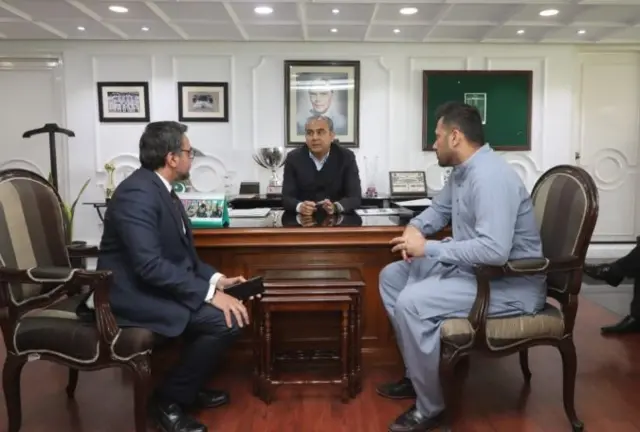 یک برس سے زیادہ عرصے تک یہی غیر یقینی ختم نہ ہو پائی کہ ادارے کا سربراہ کون ہو گا