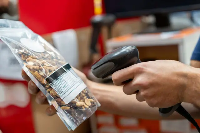 मेमननं जेव्हा पहिल्यांदा हे लेझर किरण विकसित केले तेव्हा हा शोध लावण्यामागे त्याचा उद्देश फार वेगळा होता. 