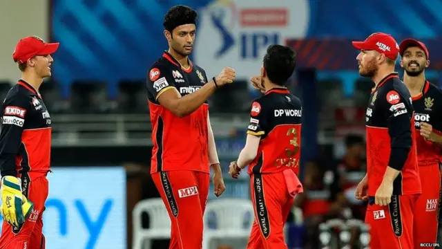 शिवम दुबे विकेट लेने का जश्न मनाते हुए