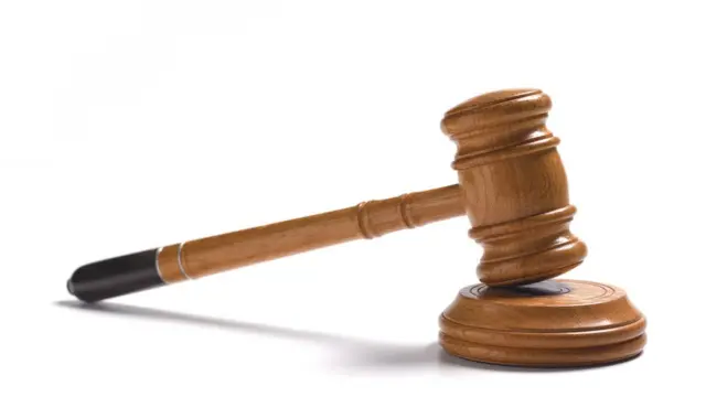 ફાઇનાન્સના બિઝનેસ સાથે સંકળાયેલા સિનિયર સિટીઝન અમૃતલાલ પરમાર ગુજરાત હાઈકોર્ટમાં જુદી જુદી પિટિશન દાખલ કર્યાં બાદ વકીલ રાખવાને બદલે પોતે જ પાર્ટી ઇન પર્સન તરીકે કેસ લડવા માગતા હતા