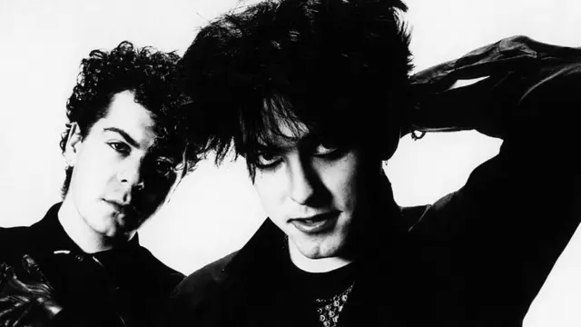 Lol Tolhurst y Robert Smith en una foto de estudio, 1983.