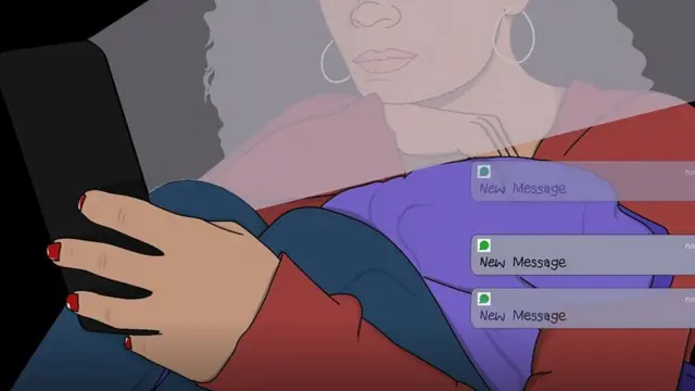 فتاة تتصفح الموبايل