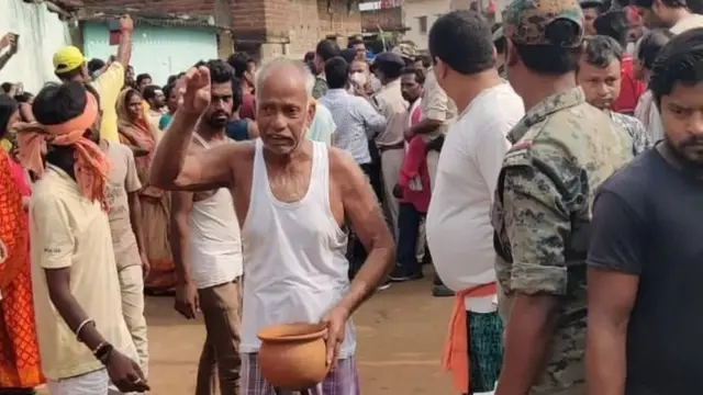 అంకితకు ఆమె తాతయ్య అంత్యక్రియలు చేశారు