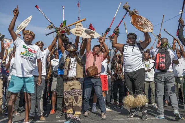 South Africans dey protest immigration for di kotri