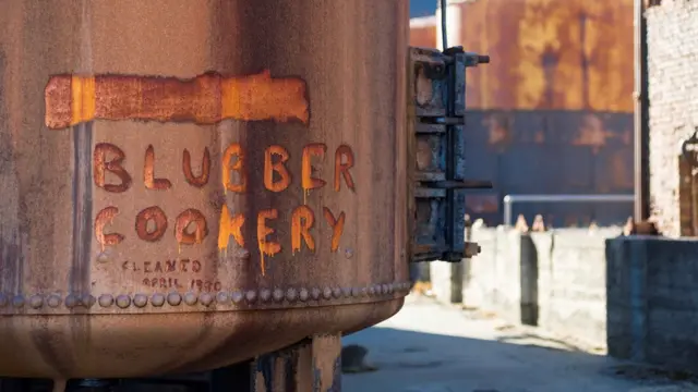 Tanques oxidados para grasa de ballena