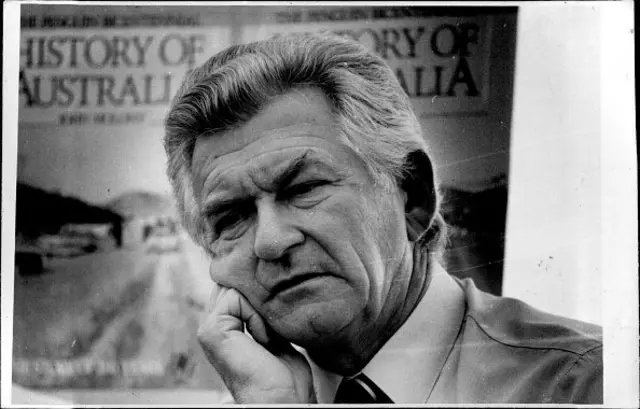 Bob Hawke menjadi perdana menteri Australia sejak 1983 hingga 1991