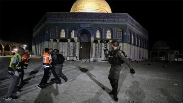 અલ-અક્સા મસ્જિદ પરિસર કે જે જૂના જેરૂસલેમ શહેરમાં છે, તેને મુસ્લિમોની સૌથી પવિત્ર જગ્યાઓમાંથી એક માનવામાં આવે છે.