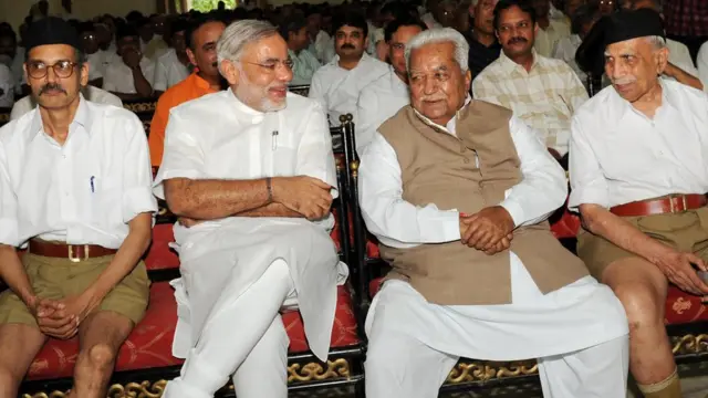 નરેન્દ્ર મોદી અને કેશુભાઈ પટેલ