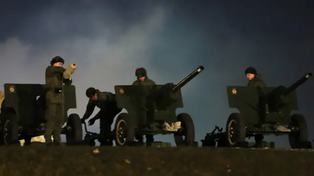 Военные на салюте в честь освобождения Братиславы