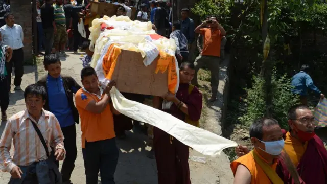 2014년 거대한 눈사태로 16명의 현지 가이드가 목숨을 잃었다