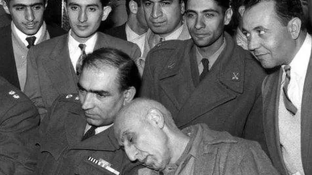 عدم حضور هیات منصفه مندرج در قانون اساسی مشروطه از جمله اعتراض‌های وکلای محمد مصدق بود