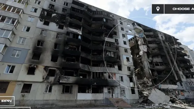 Ирпин шаҳрида Россия ҳаво ҳужумлари вайрон этган кўп қаватли турар жой биноси