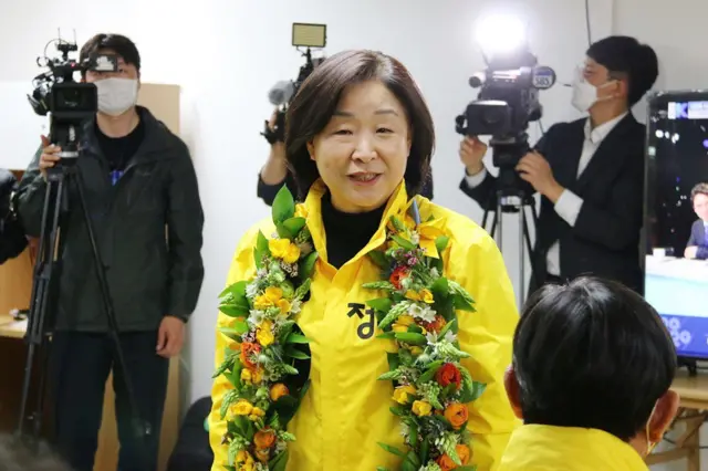 경기 고양갑에선 정의당 심상정 대표가 당선됐다