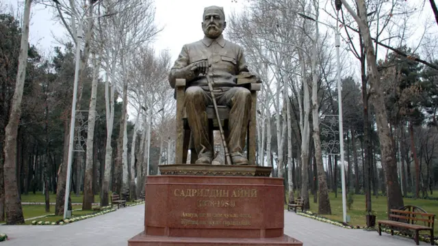 مجسمه عینی