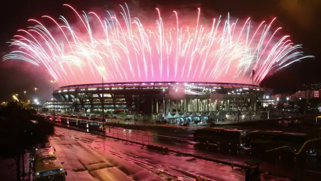 Fogos no encerramento dos Jogos Olímpicos do Rio