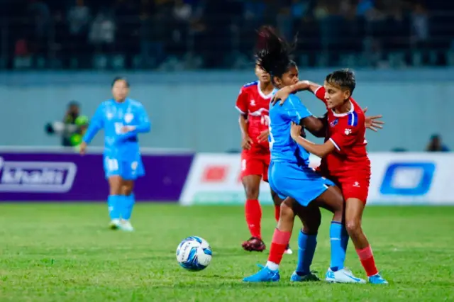 साफ महिला च्याम्पिअनशिपमा नेपाल र भारतको महिला फुटबल