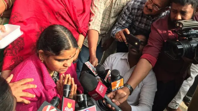 والدة الضحية