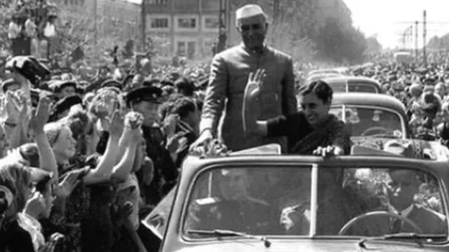 சசி தரூர் பகிர்ந்த நேரு - இந்திரா காந்தி புகைப்படத்தின் உண்மை என்ன? #BBCFactCheck