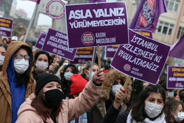 Cumhurbaşkanı Erdoğan'ın İstanbul Sözleşmesi'nden çekilme kararı protesto edilmişti