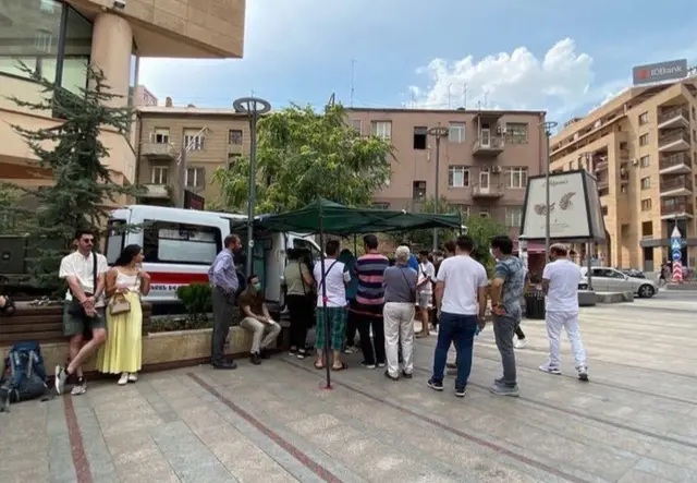 صف واکسن ایرانیان در ایروان