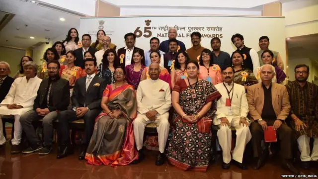 राष्ट्रपती कोविंदसोबत पुरस्कारांचे ज्युरी सदस्य