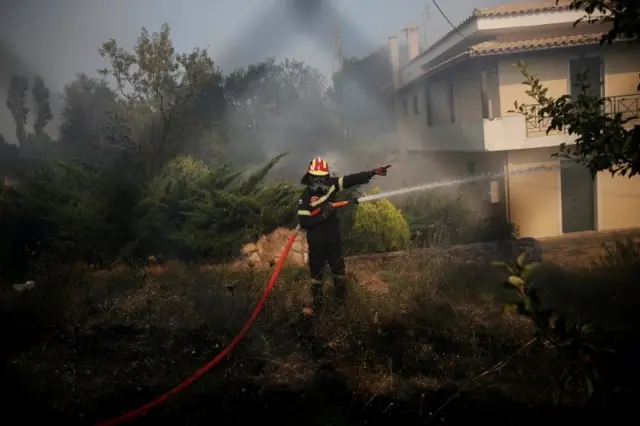 Atina'da itfaiyeciler