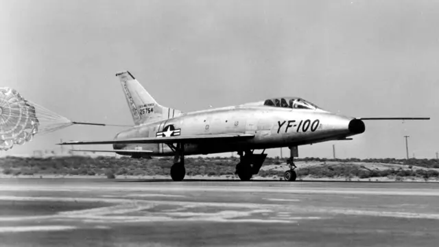 Первых космонавтов набирали в основном из летчиков-испытателей реактивных самолетов