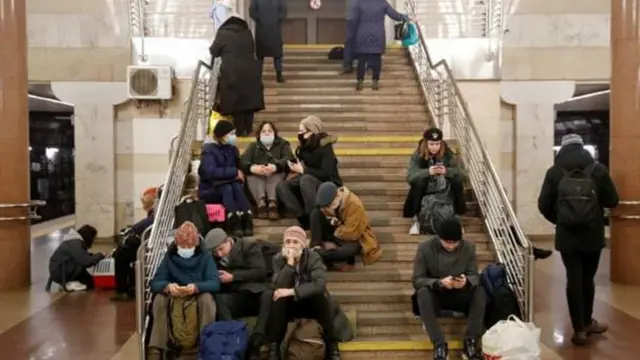 Ndị mmadụ kwụ n'ahịrị akwado ịpụ Kyiv