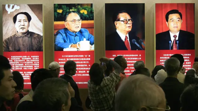 మావో జెడాంగ్, డెంగ్ జియావోపెంగ్, జియాంగ్ జెమిన్, హు జింటావోల ఫొటోలు