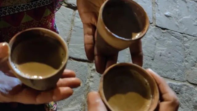 మట్టికప్పుల్లో టీ