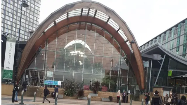 Wiinteer Gaardeen, paarkii bakka bashannanaa