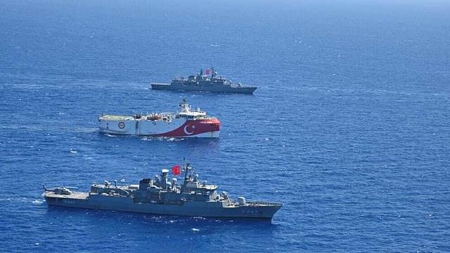 Türkiye'nin Doğu Akdeniz'e gönderdiği sondaj gemilerine donanma gemileri eşlik ediyor