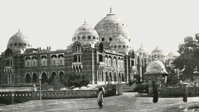 1895ના સમયમાં વડોદરાની કૉલેજ