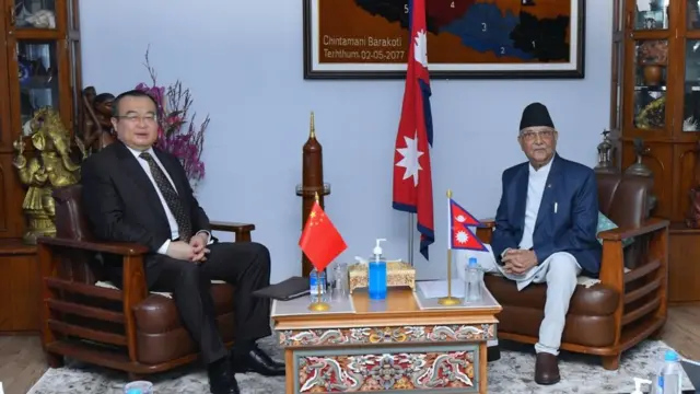 नेकपा एमाले अध्यक्ष केपी ओलीसँग भेट्दै चिनियाँ कम्युनिष्ट पार्टीका नेता