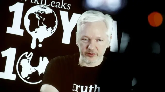 जूलियन असांज