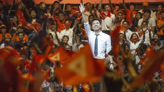 ปิยบุตร แสงกนกกุล เลขาธิการ อนค. ในวันปราศรัยใหญ่ก่อนการเลือกตั้ง