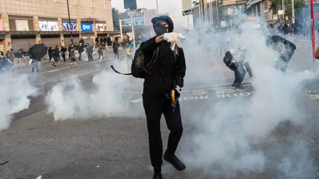 催泪弹再次出现在尖沙咀街头。