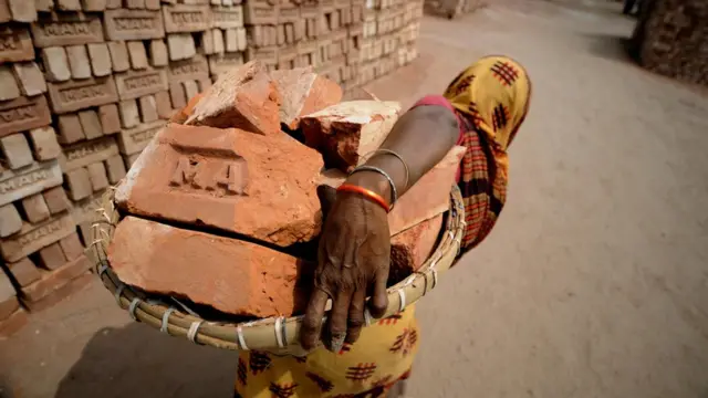 অপ্রাতিষ্ঠানিক খাতের শ্রমিকের সমস্যা নিয়ে নজর দেয়ার কেউ নেই।