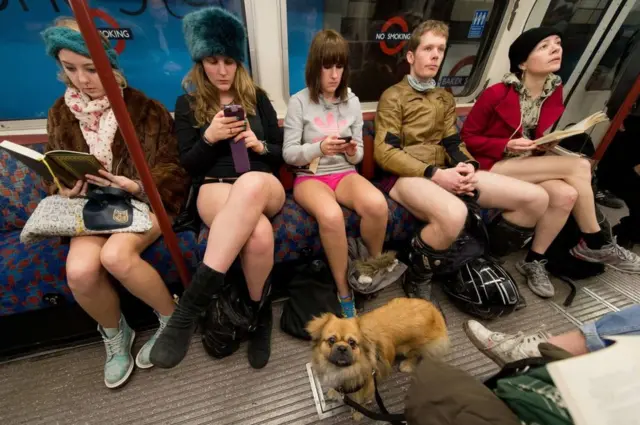 День без штанів у метро