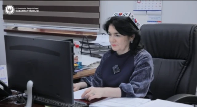 Дўппили Маданият вазирлиги ходимаси